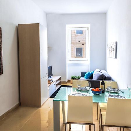 Stylish St.Julians 2 Bedroom Apartment For Rent In The City Centre With Terrace San Ġiljan Extérieur photo